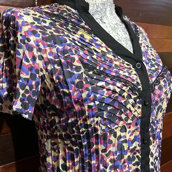 NY Collection V Neck Short Sleeve Textured Button Down Blouse - Picture 4 of 9